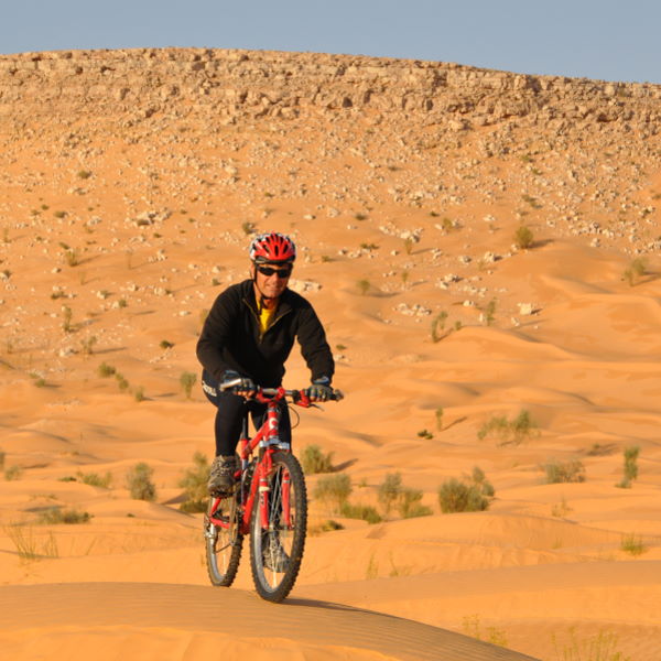 Competizione di mountain bike a tappe nel deserto, unica nel suo genere!